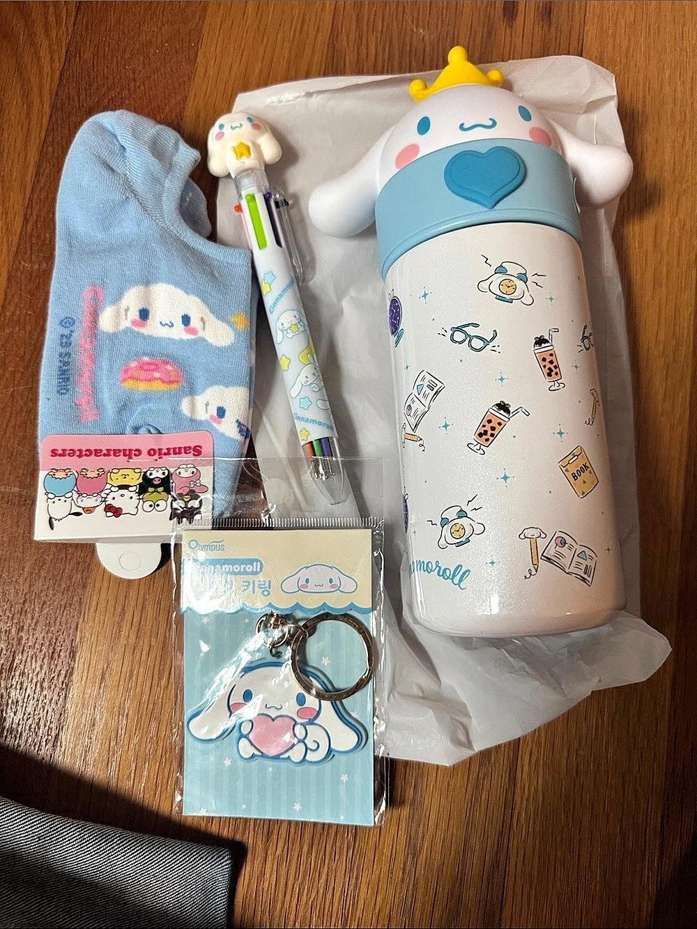 Sanrio Cinnamoroll Bundle Gift Set NWT Socks Water Bottle Pen Keychain